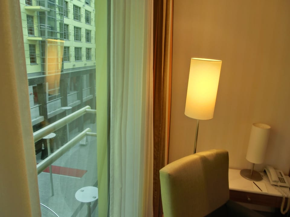 Ausblick Klassik-Zimmer in den Atriumhof Wyndham Wroclaw Old Town