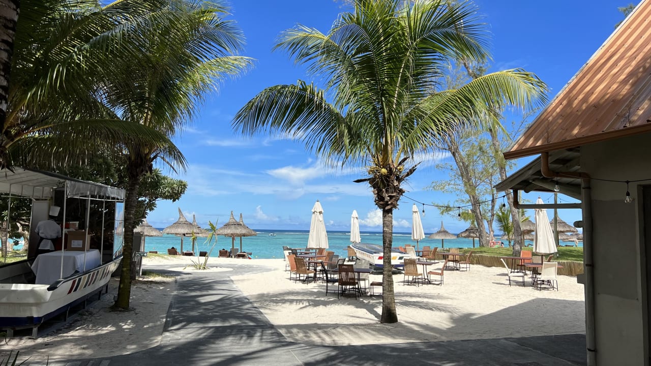 Gastro Crystals Beach Resort Belle Mare, a member of Radisson Individuals