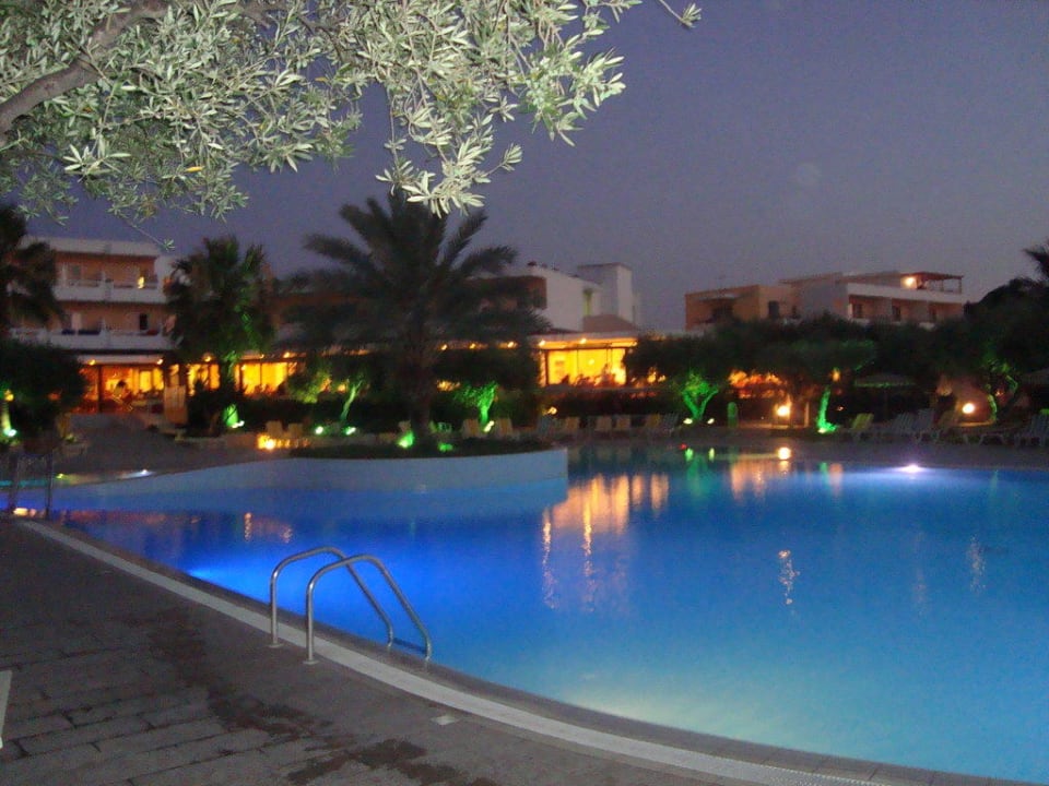 Pool bei Nacht TUI KIDS CLUB Alex Beach