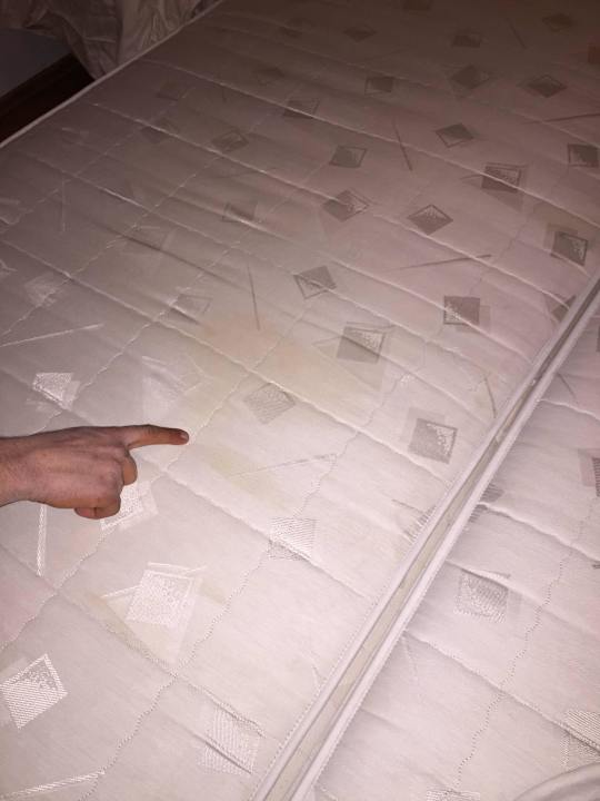 Gammlige Matratze Hotel Goldener Hirsch