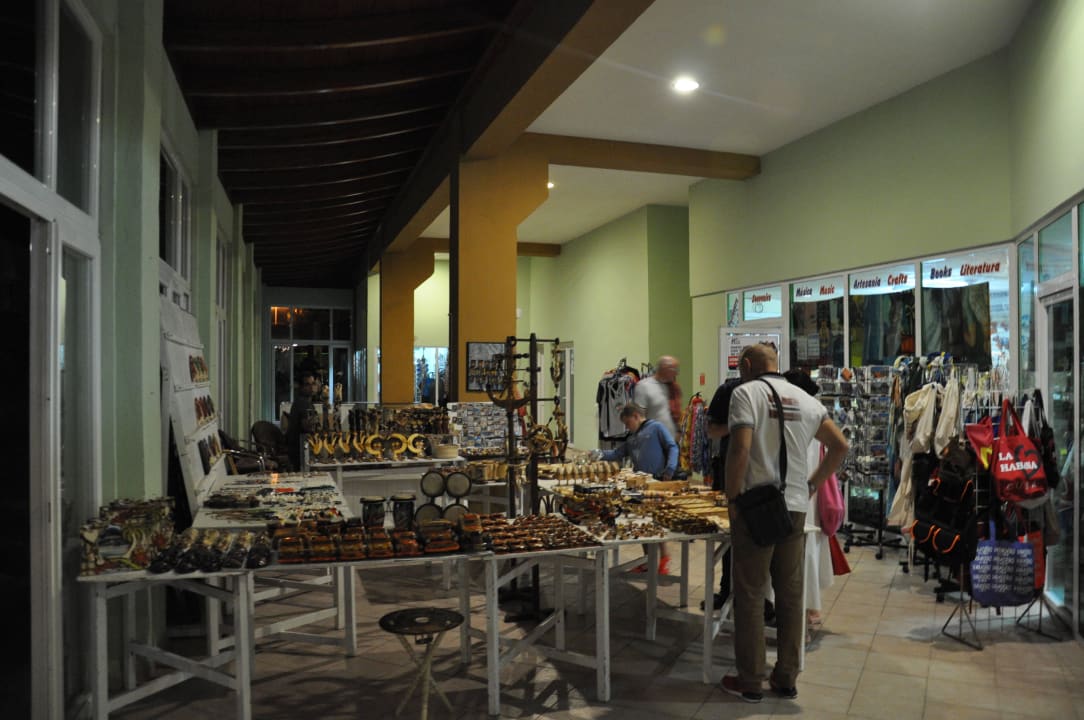 Shops in der Nähe der Lobby Iberostar Origin Taínos
