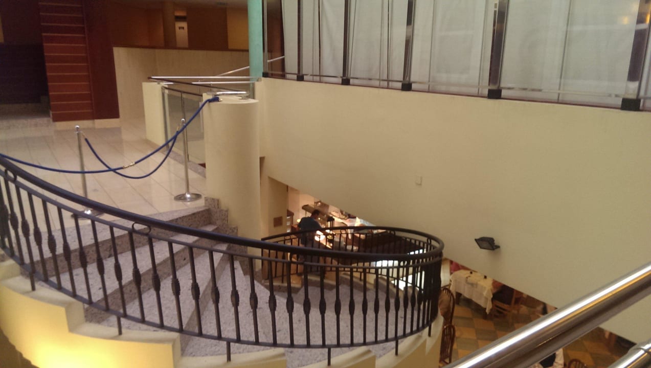 Blick von oben in den Speisesaal SBH Crystal Beach Hotel & Suites