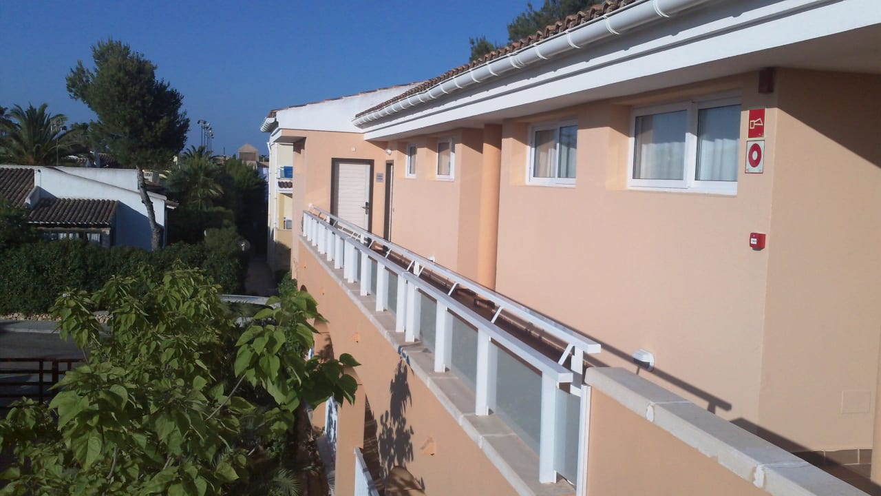 Widok z tyłu pokoju (wejście) Insotel Club Cala Mandia