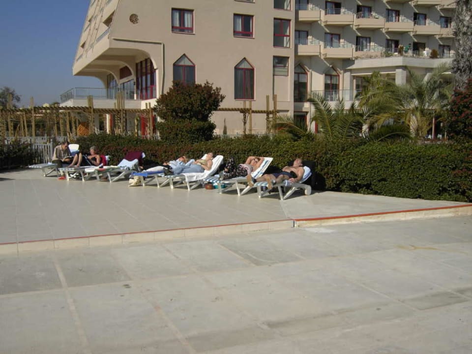 Sonnenbad am Pool Kaya Belek Hotel