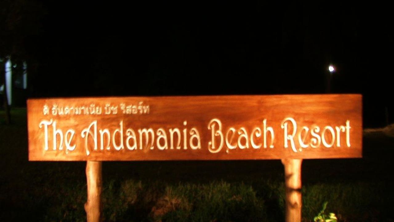Eingangsschild bei Nacht The Andamania Beach Resort & Spa