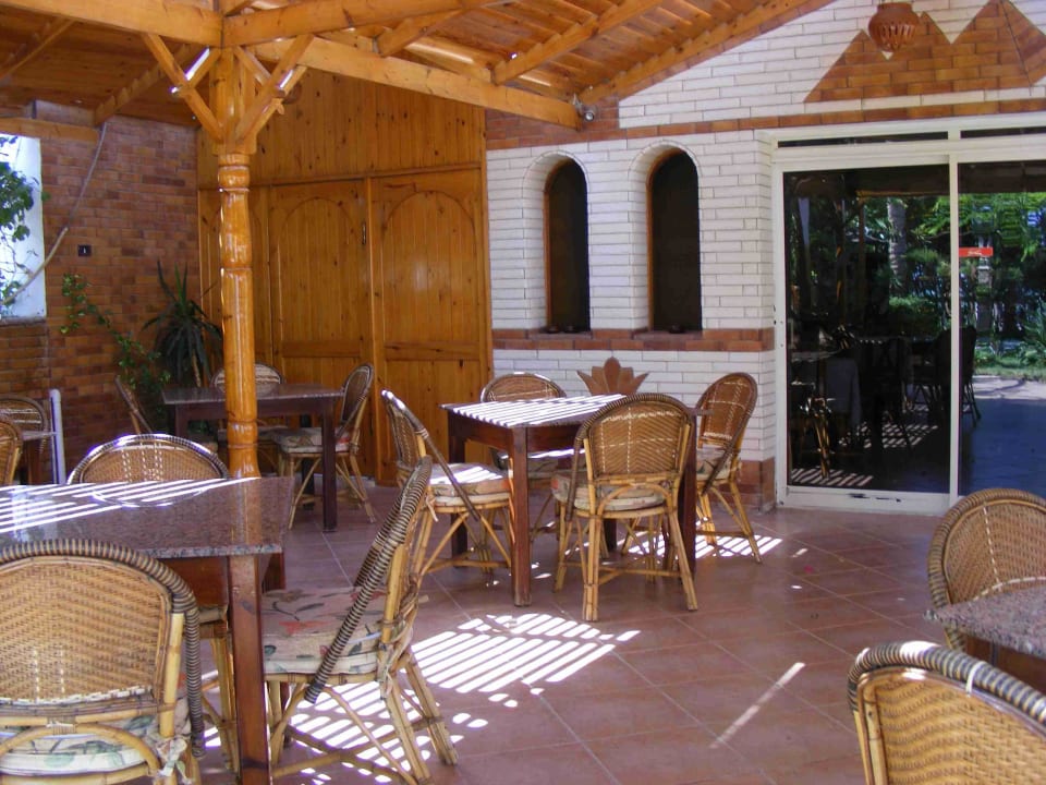 Gemütliche Speiseterrasse Hotel Sweet Home