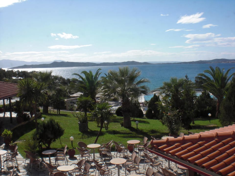Außenterrasse Akrathos Beach Hotel