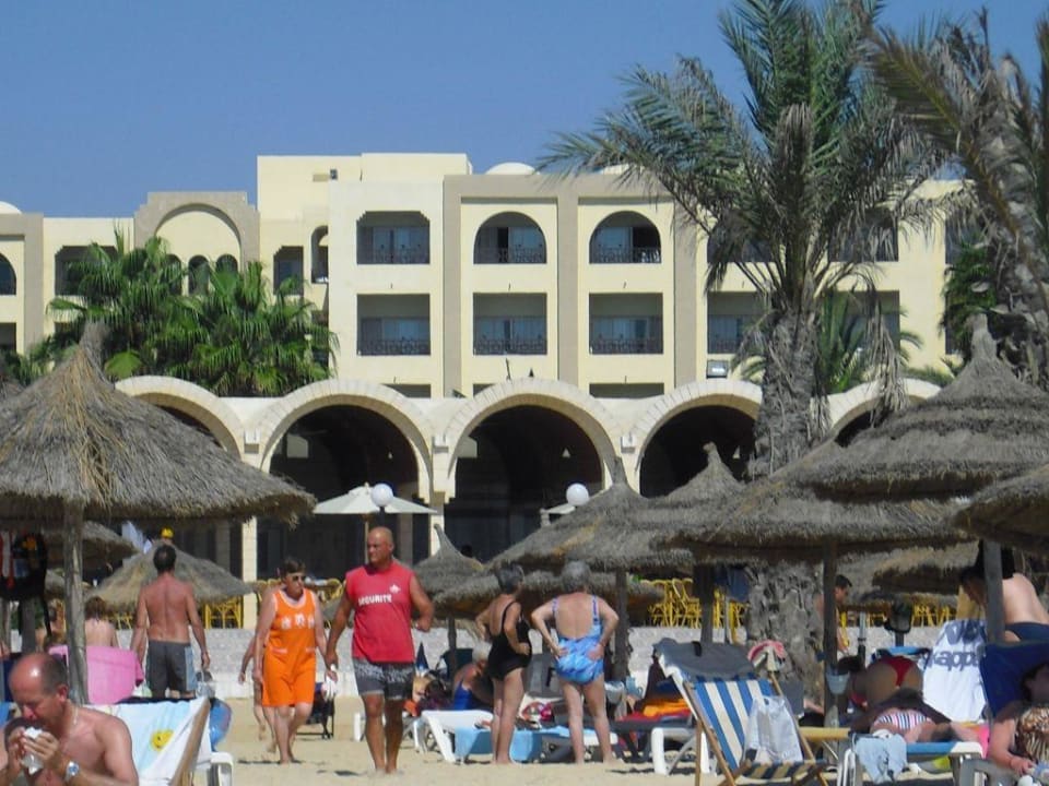 Da kommt Nuri der Bademeister Hotel Paradis Palace