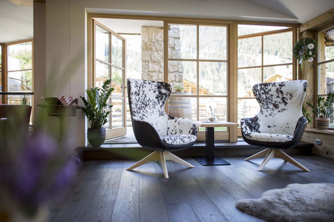 Lobby Post Alpina - Family Mountain Chalets