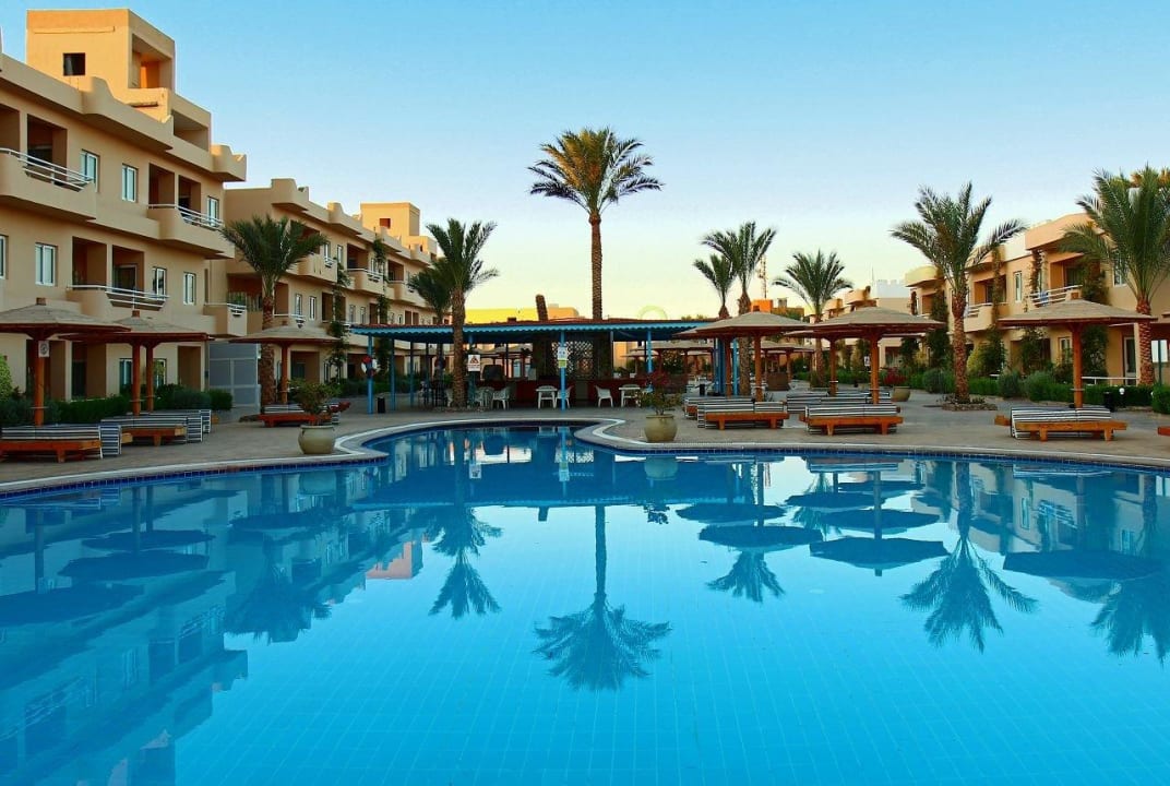 Movie Gate Golden Beach Resort