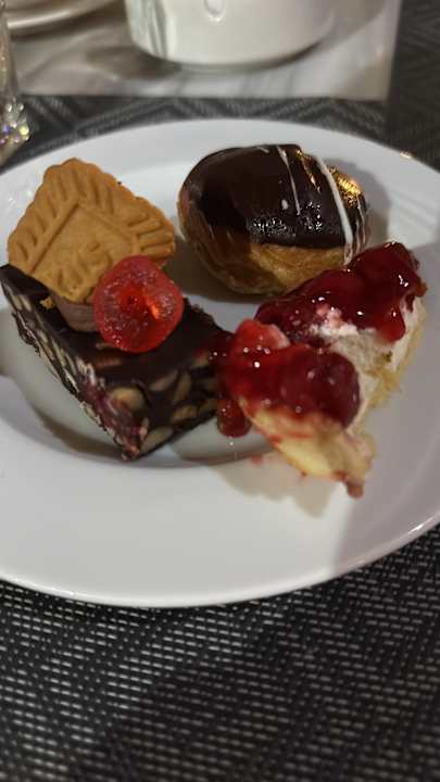 Gastro Serenity Alpha Beach