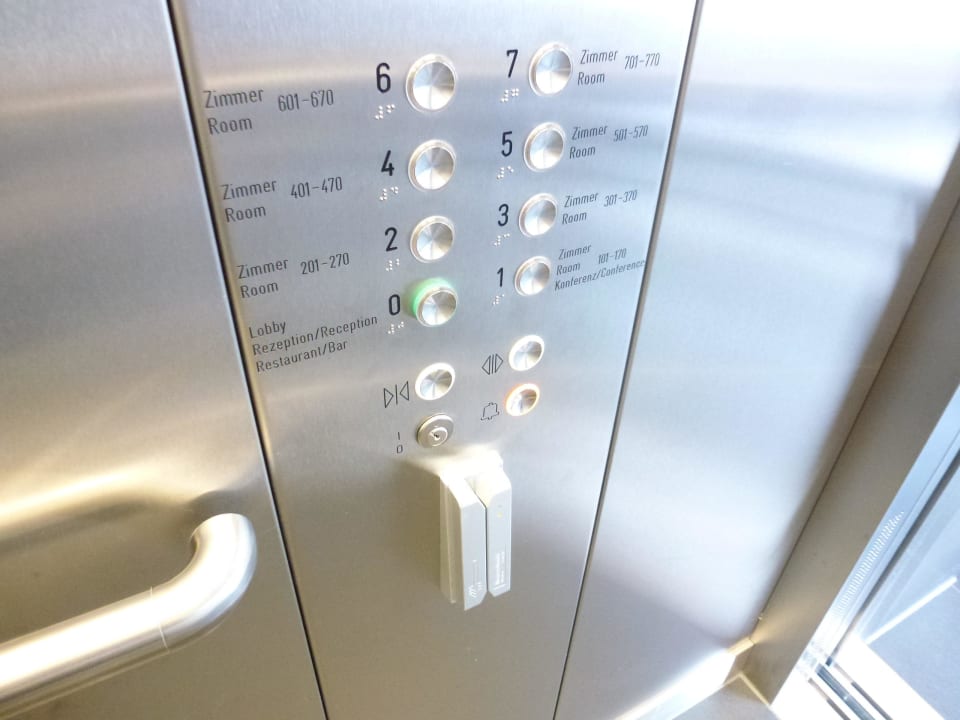 Lift IntercityHotel Berlin Hauptbahnhof