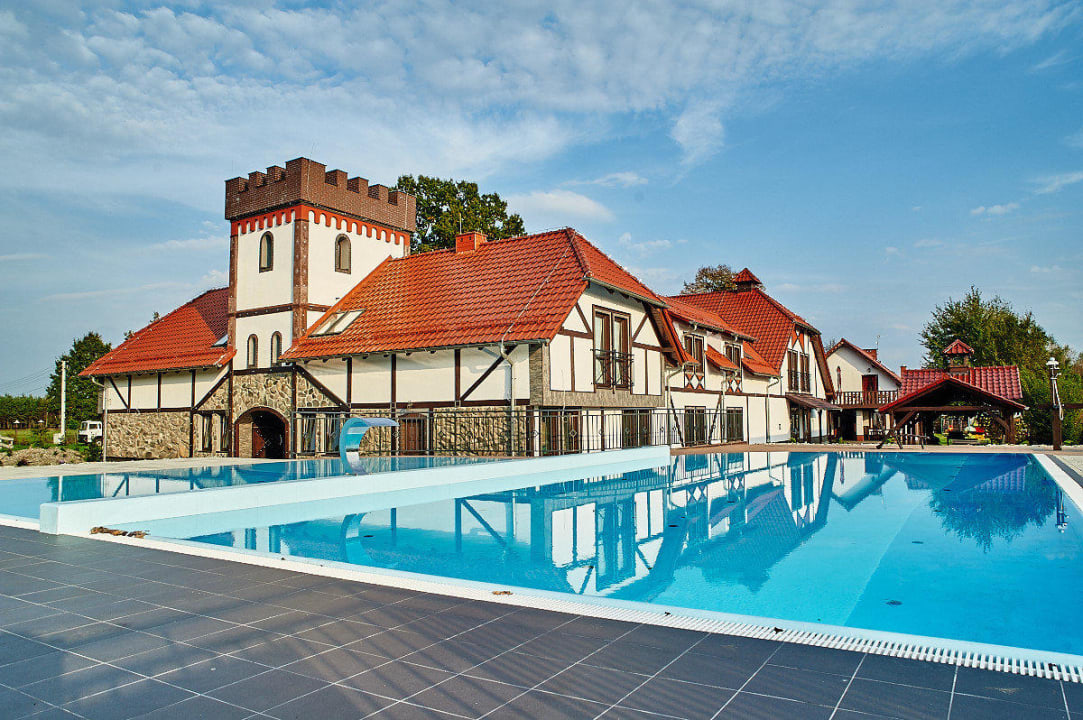 Basen zewnętrzny  Tematyczny Ośrodek Sportowo-Rekreacyjny Dwór Zawiszy