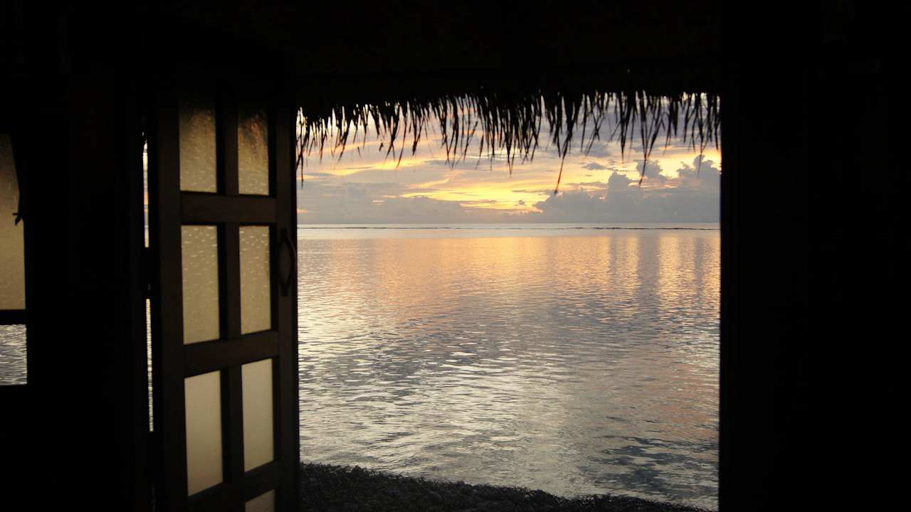Blick aus dem Spa bei der Paarmassage Summer Island Maldives