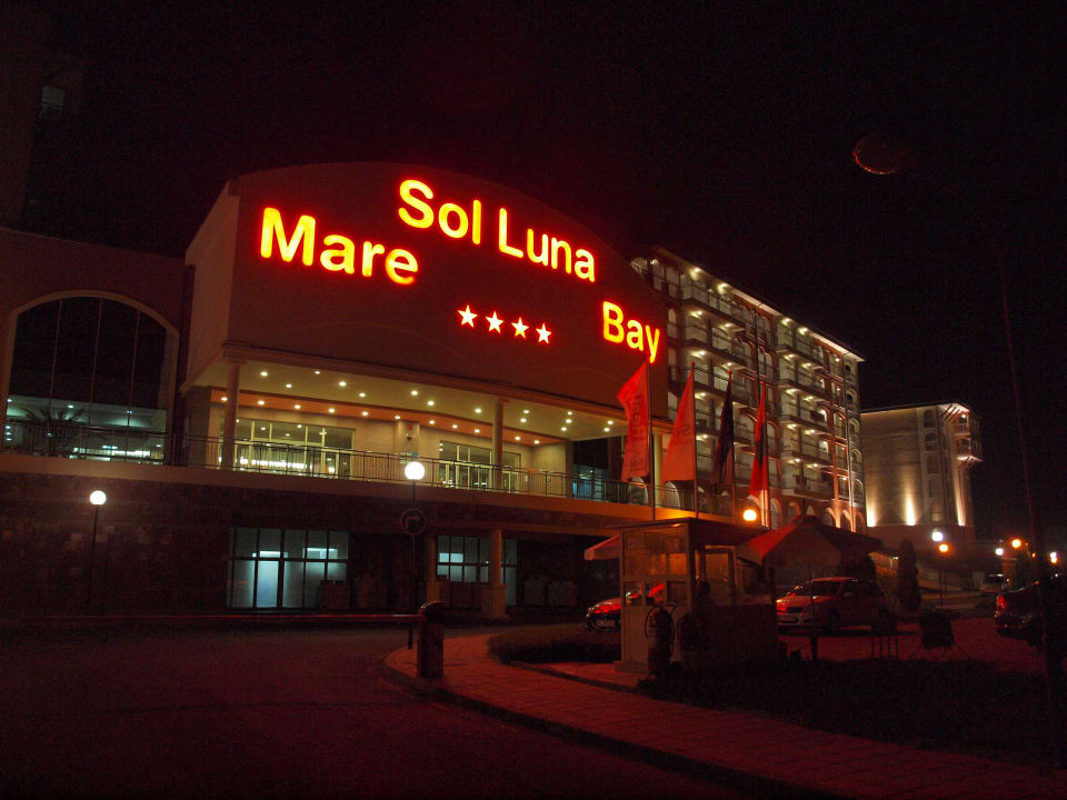 Hotel od frontu Sol Luna Bay