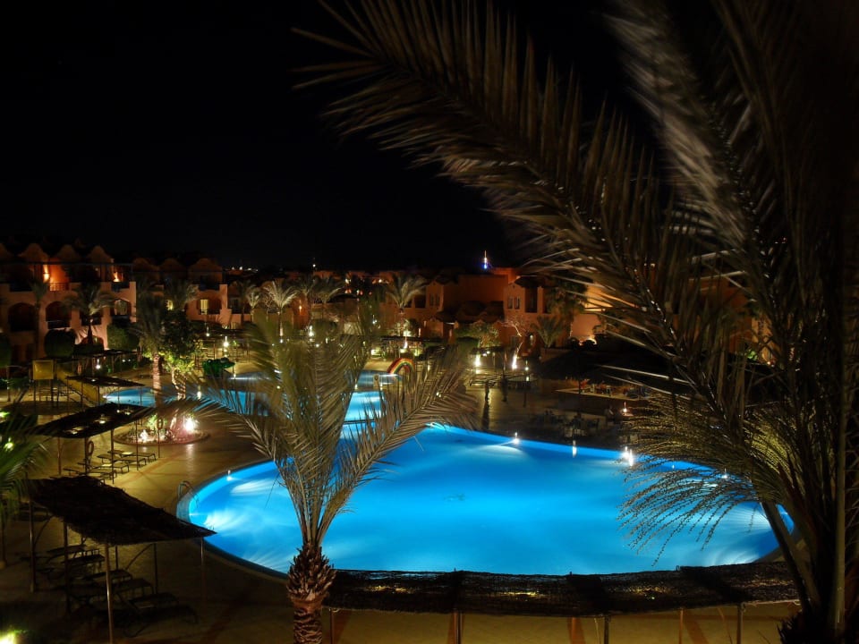 Anlage bei Nacht Jaz Makadi Oasis Resort