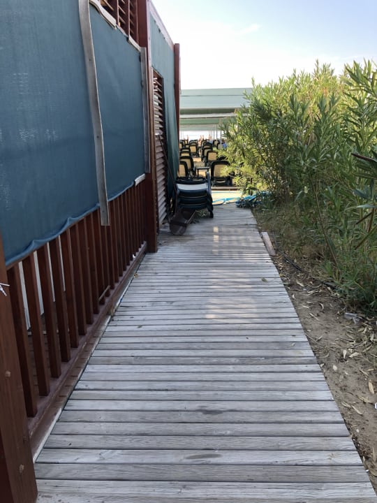 Strand Well Palace Side