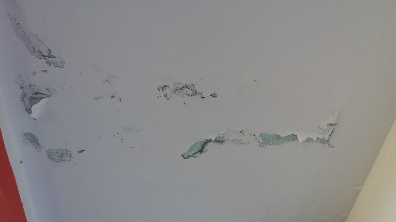 Farbe bröckelt Hotel Oasi Verde