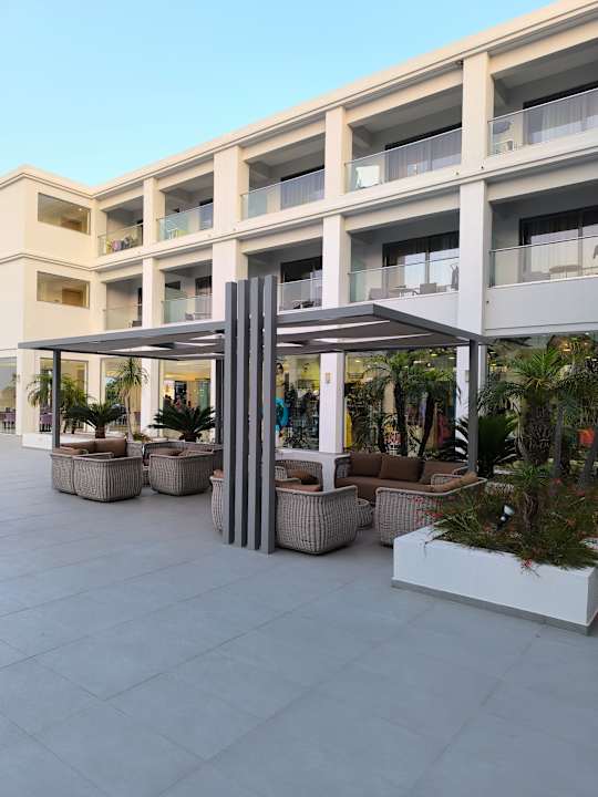 Außenansicht Asterias Beach Resort