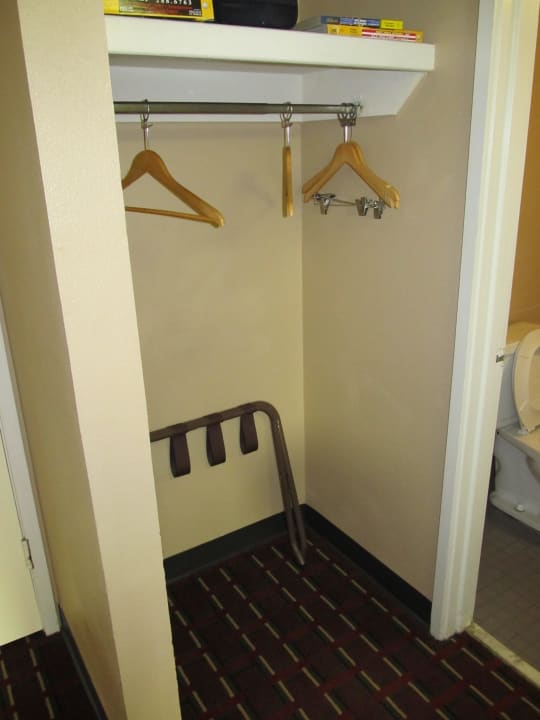 "Schrank" Hotel Days Inn Six Flags Ballpark