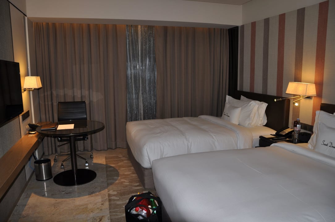Twin Deluxe Room DoubleTree by Hilton Hotel Sukhumvit Bangkok