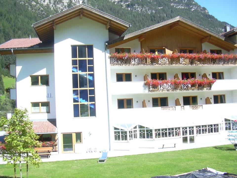 Die hintere Ansicht des Hotels Hotel Bergkristall