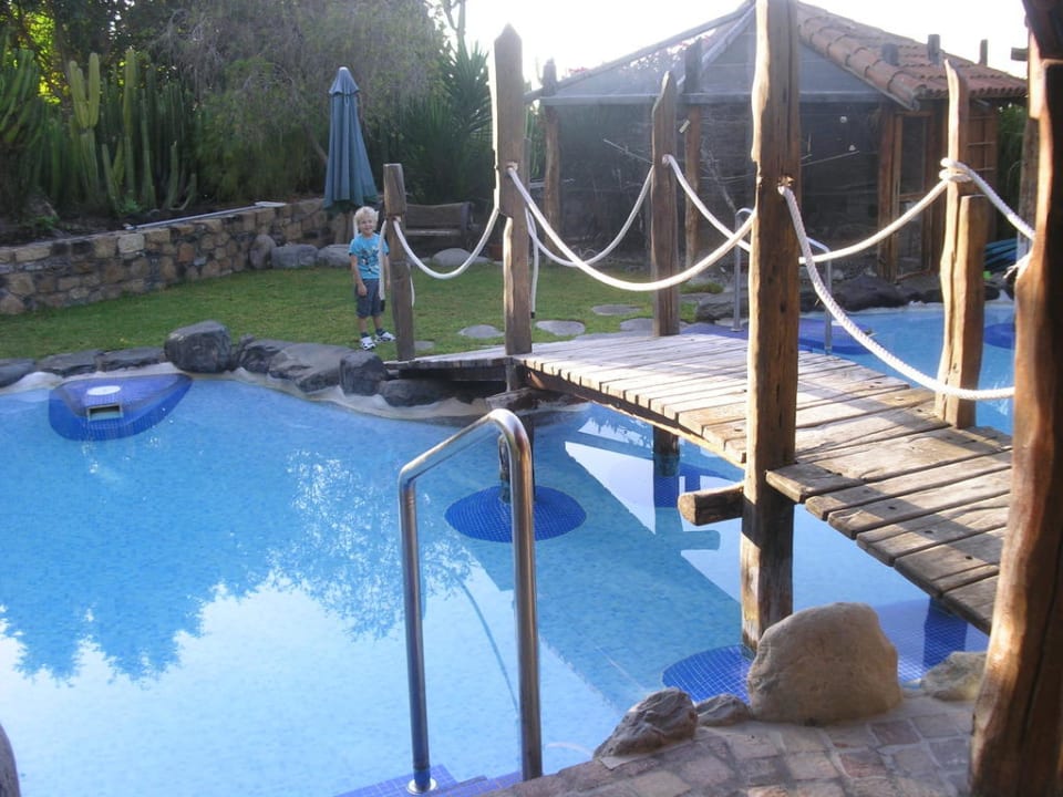 Pool mit Brücke Finca Paraiso