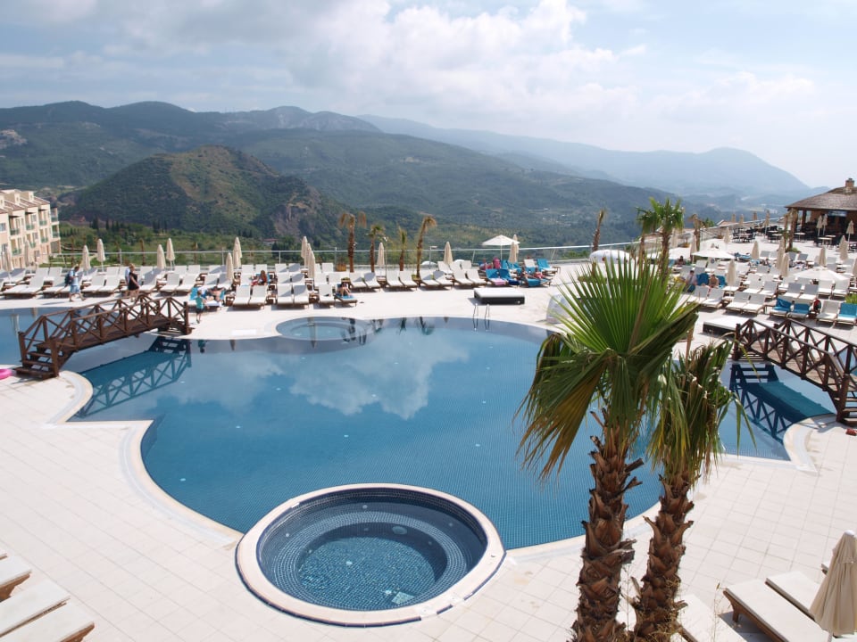 Basen główny Unique Residence Hotel Golf & Spa