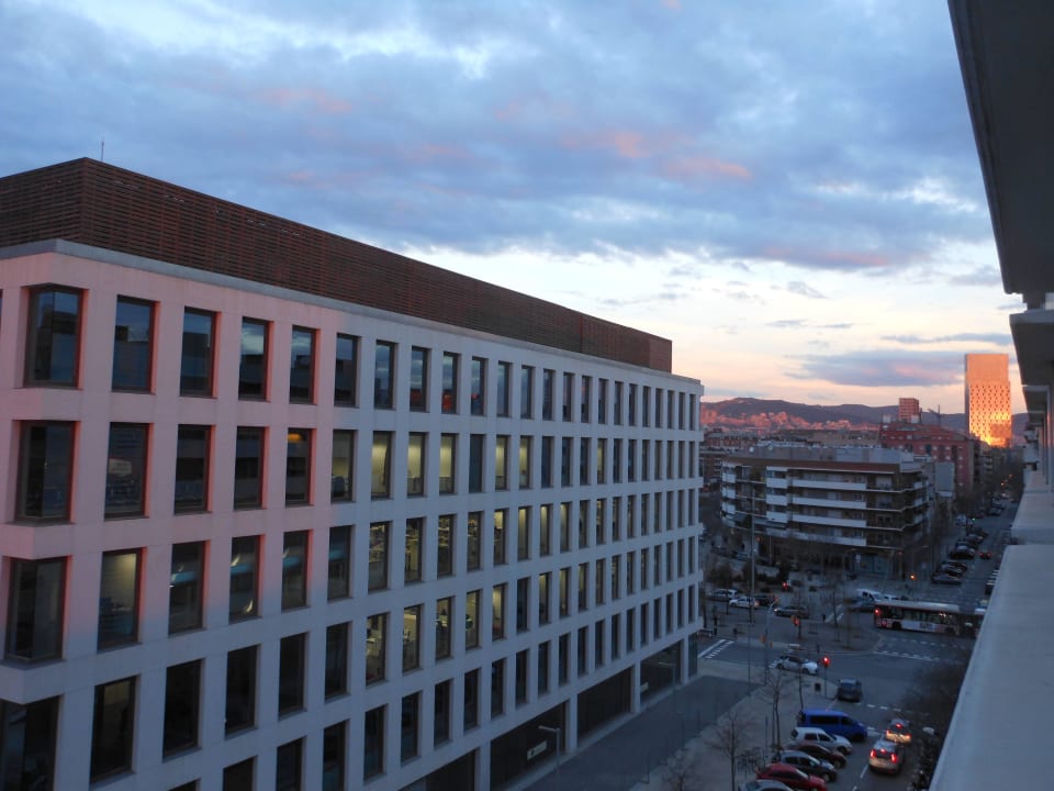 Ausblick Richtung U-Bahn Eurohotel Diagonal Port