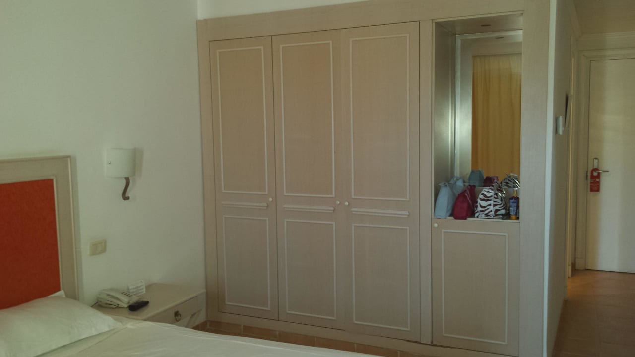 Schrank im Zimmer Hotel Marhaba Club
