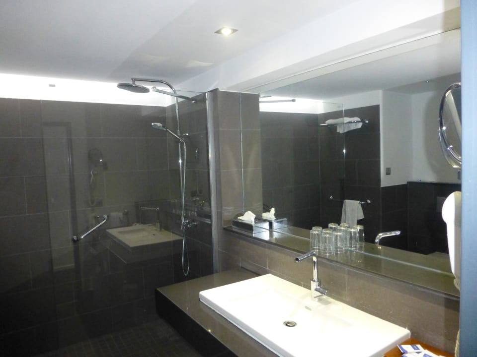 Familien-Suite 224: Badezimmer allsun App.-Hotel Esquinzo Beach