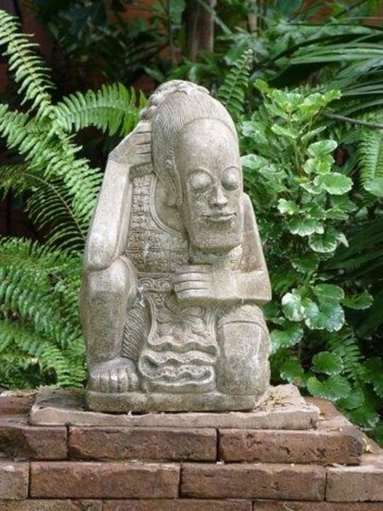 Versteckte Statuen überall Renaissance Koh Samui Resort & Spa