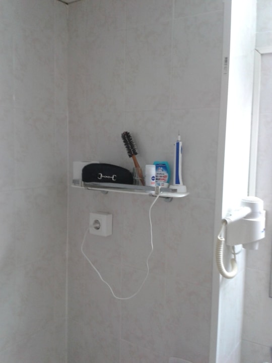 Einzige Ablage im Bad Hotel Surf Mar