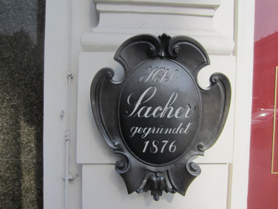 Hotelschild Hotel Sacher