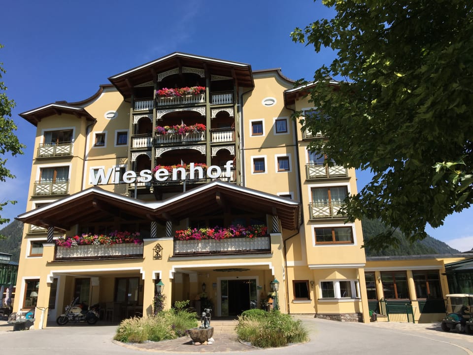 Außenansicht Hotel der Wiesenhof