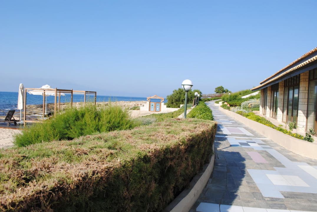 Рядом с пляжем Knossos Royal