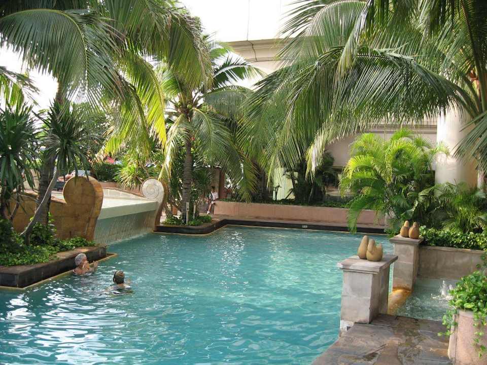 Pool Hotel Century Park