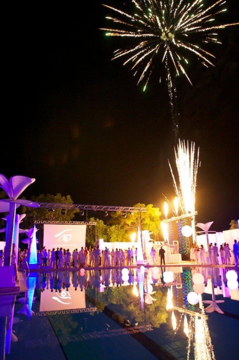 Pamfilya in White Feuerwerk  ROBINSON PAMFILYA