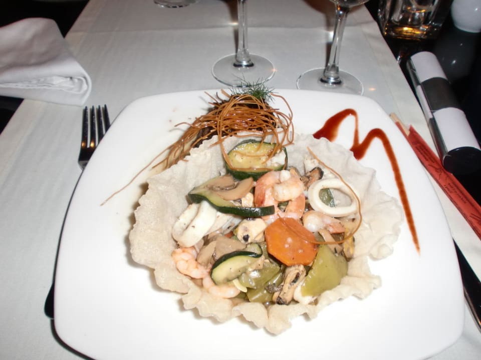 Hauptgericht im Restaurant Oriental Bahia Principe Grand El Portillo