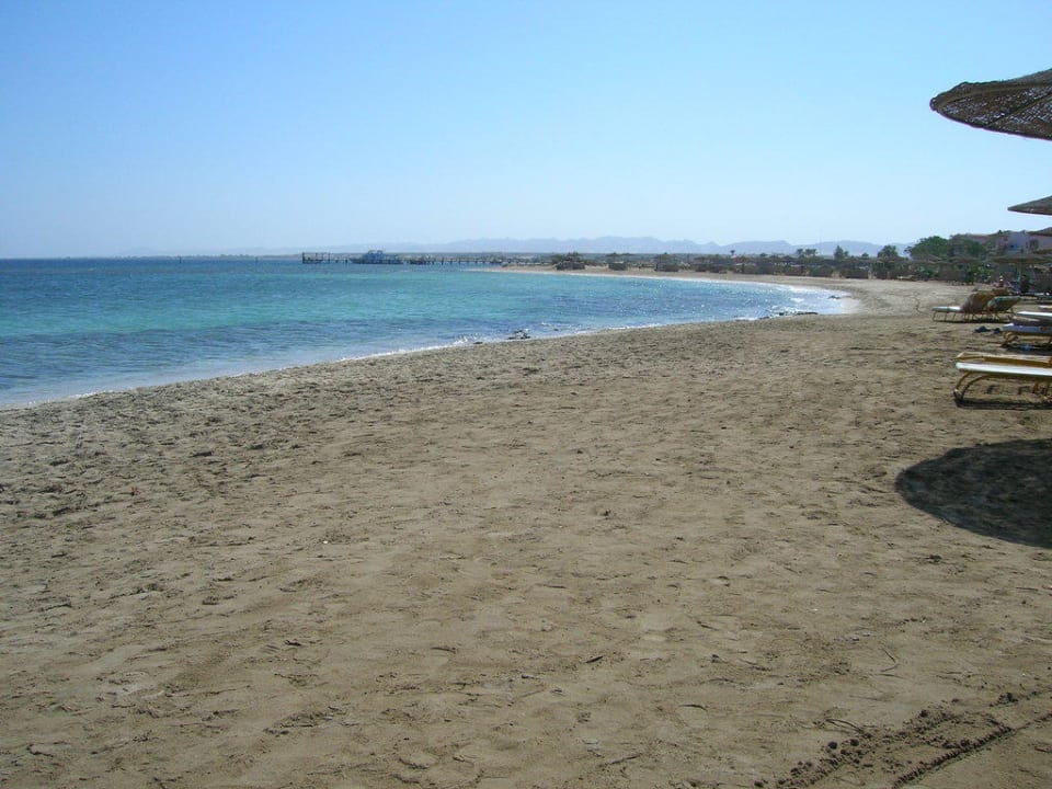 Strand in Richtung Dive- Base Shams Alam Beach Resort