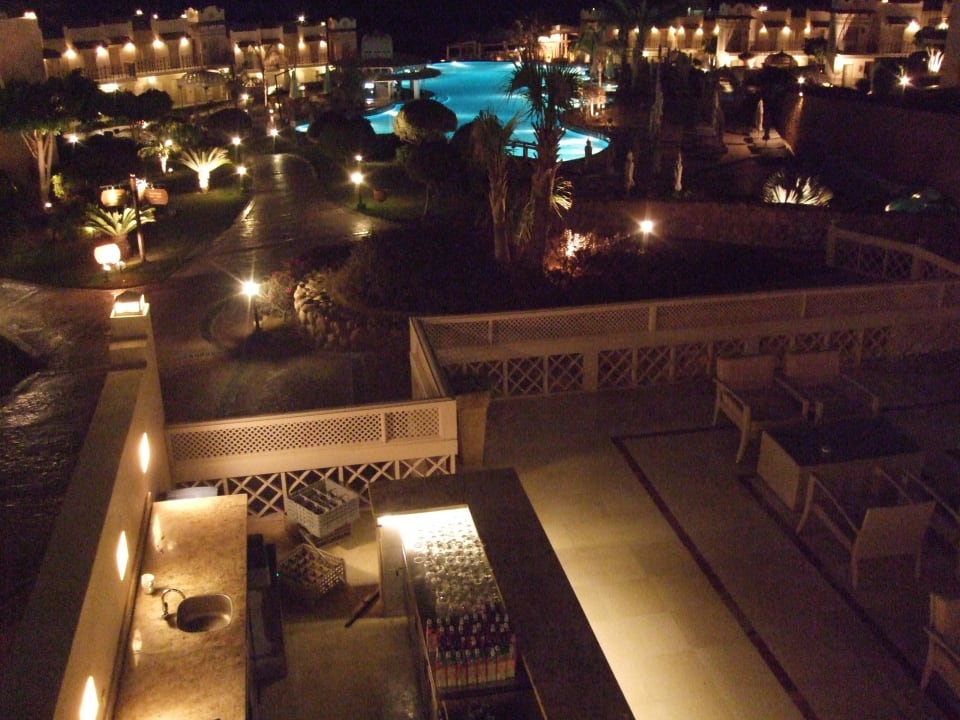 Großer Pool am Abend Richtung Meer Concorde El Salam Hotel Sharm el Sheikh by Royal Tulip