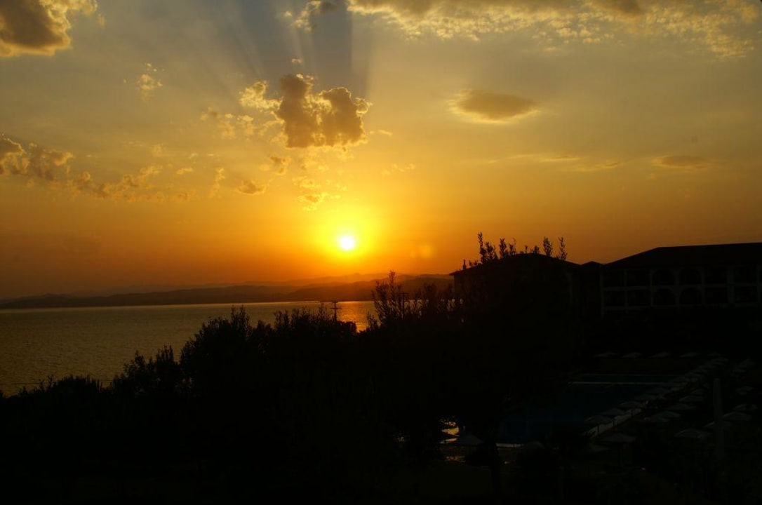 Sonnenuntergang Bick von Balkon Akrathos Beach Hotel
