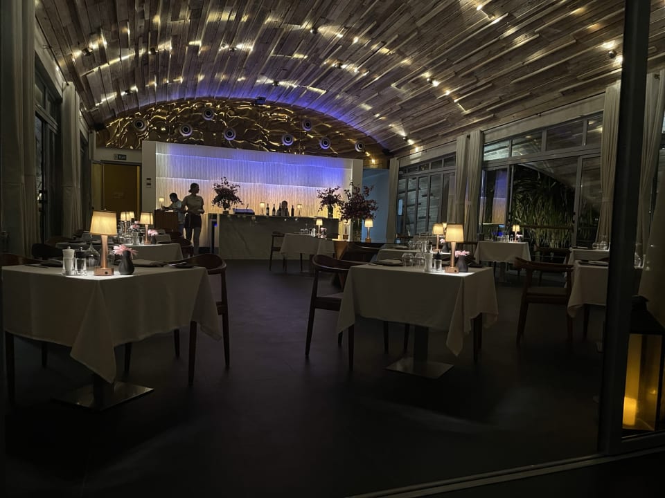 Gastro Outrigger Maldives Maafushivaru Resort