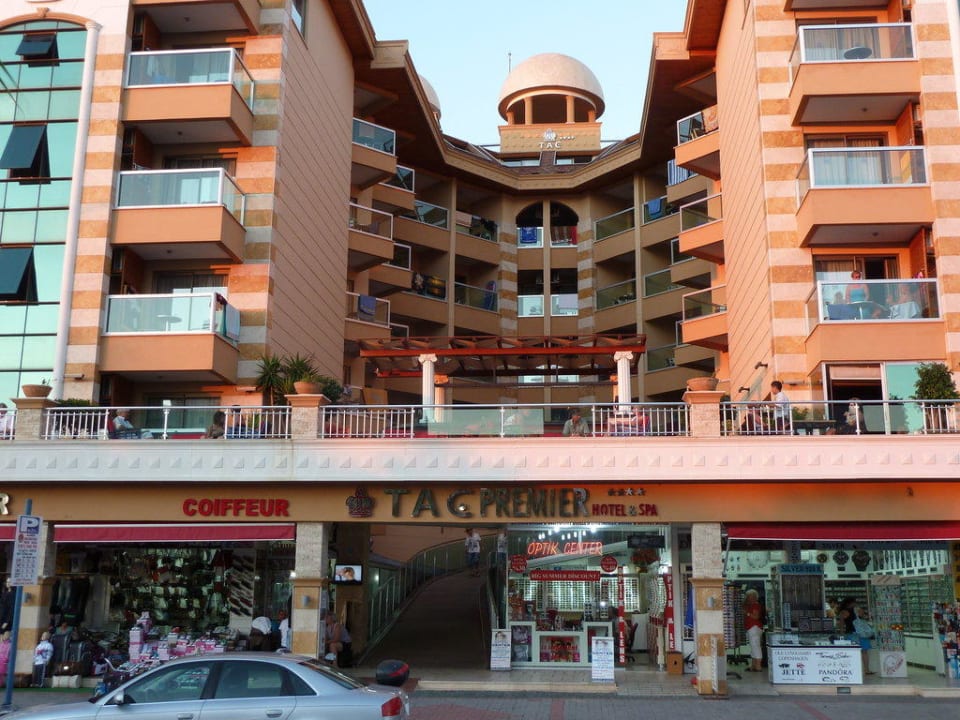 Eingang zum Hotel Tac Premier Hotel & Spa