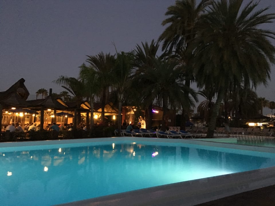 Pool HL Miraflor Suites Hotel