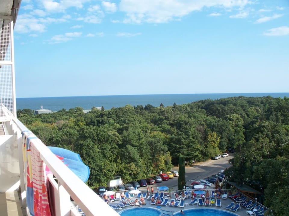 Blick vom Balkon aufs Meer/unten Pool Hotel Pliska