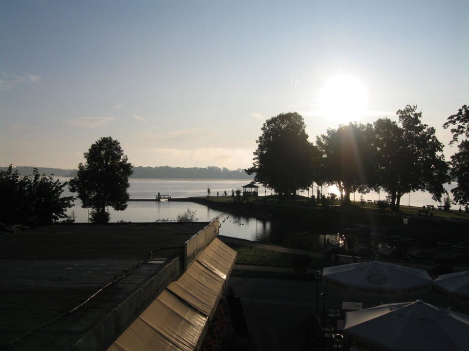 Sonnenaufgang überm Chiemsee vom Balkon aus Garden Hotel Reinhart