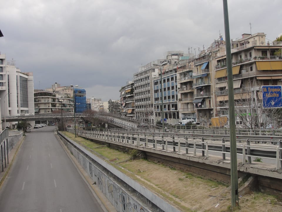 Viele Strassen vor dem Hotel Hotel Ilissos