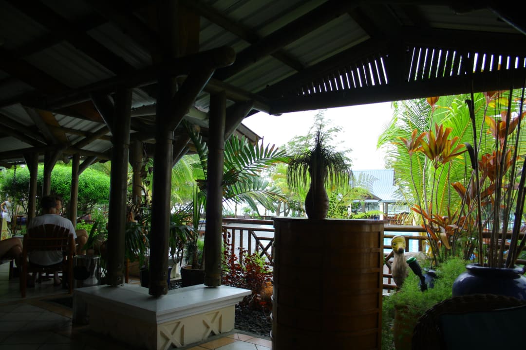 Lobby mit Blick zum Pool Le Peninsula Bay Beach Resort & Spa
