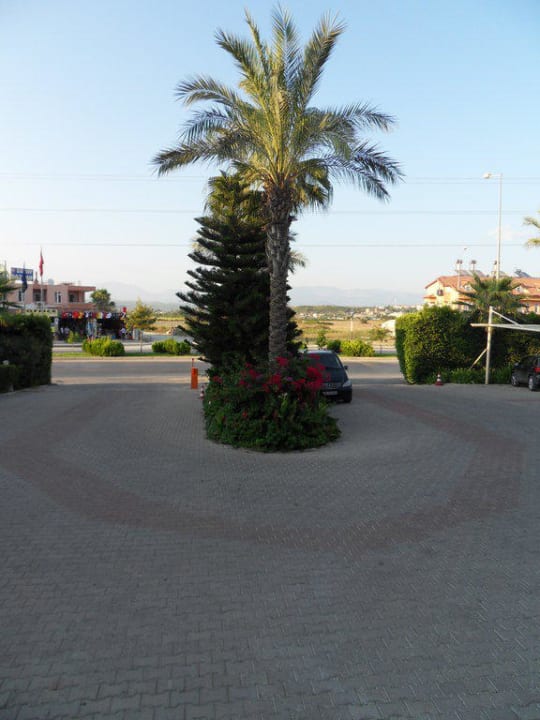 Auffahrt zum Hotel Hane Family Resort